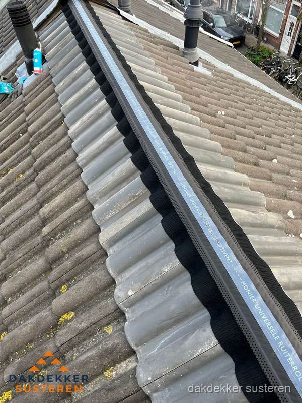 Nokvorst met Monier ventilatie op schuin pannendak in Susteren