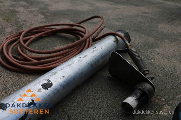 Dakdekker gasbrander en gereedschap voor spoedklus in Susteren