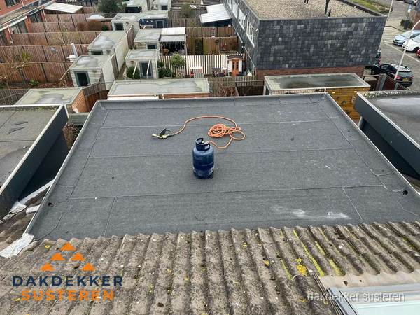 Dakrenovatie afgerond met nieuwe bitumen dakbedekking in Susteren