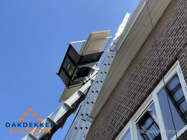 Dakgoot vervangen met dakdekkerslift in Susteren