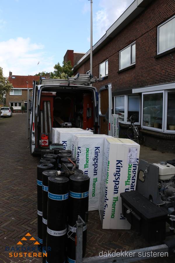 Levering van Kingspan isolatieplaten en bitumenrollen voor dakproject in Susteren Levering van Kingspan isolatieplaten en bitumenrollen voor dakproject in Susteren