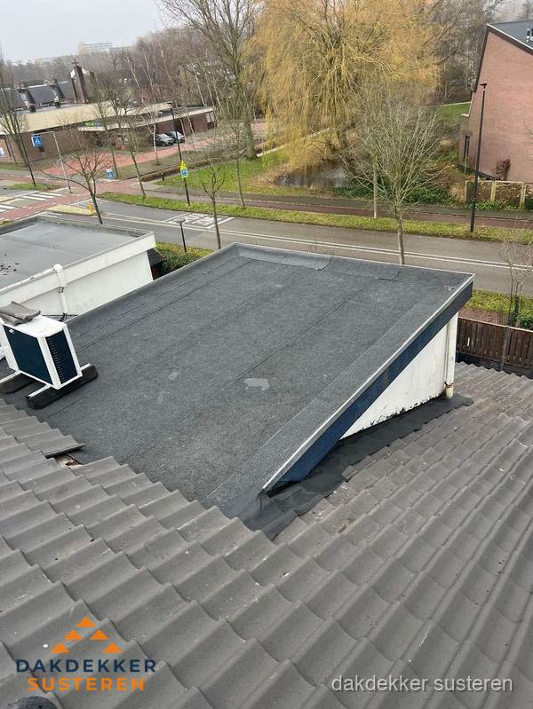 Plat dak met bitumen isolatie en dakbedekking in Susteren Plat dak met bitumen isolatie en dakbedekking in Susteren