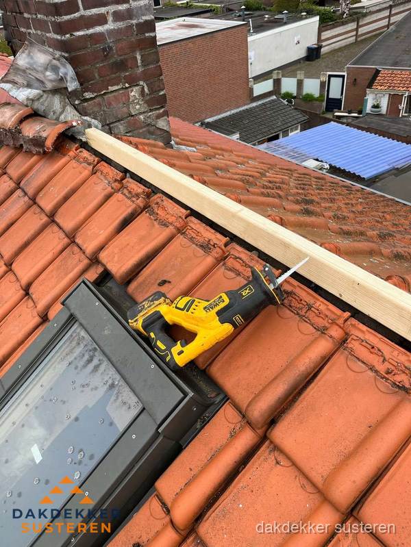 Kosten dak vervangen: werkzaamheden aan pannendak in Susteren Kosten dak vervangen: werkzaamheden aan pannendak in Susteren
