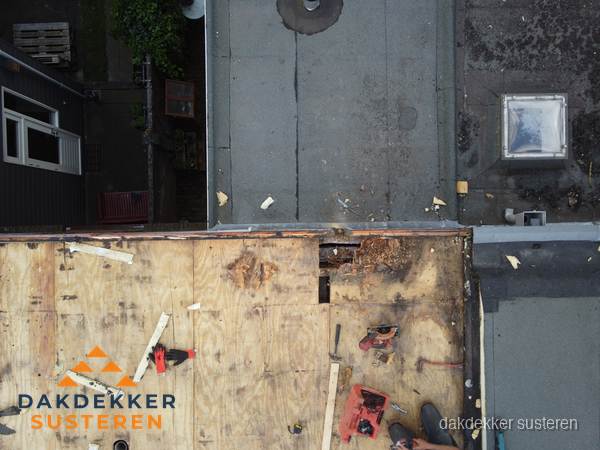 Dakschade en renovatie plat dak vanuit de lucht in Susteren Dakschade en renovatie plat dak vanuit de lucht in Susteren