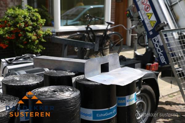 Dakbedekkingsmateriaal en dakgoot onderdelen in Susteren