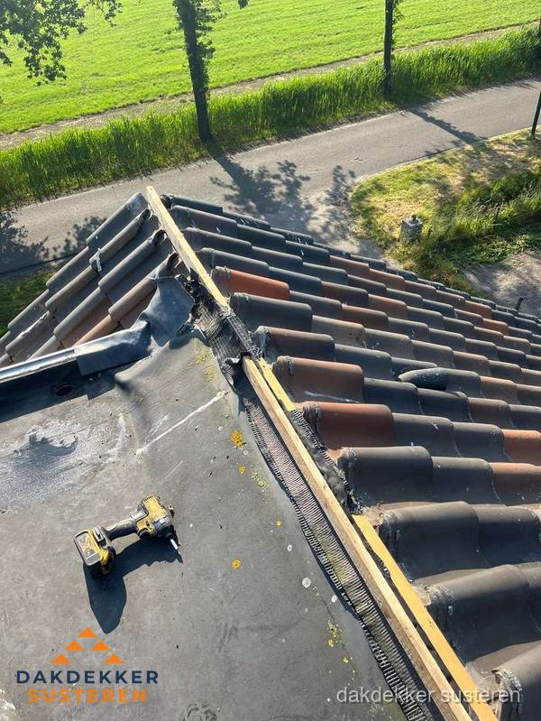 Kosten dakgoot vervangen: werkzaamheden aan dakrand in Susteren Kosten dakgoot vervangen: werkzaamheden aan dakrand in Susteren