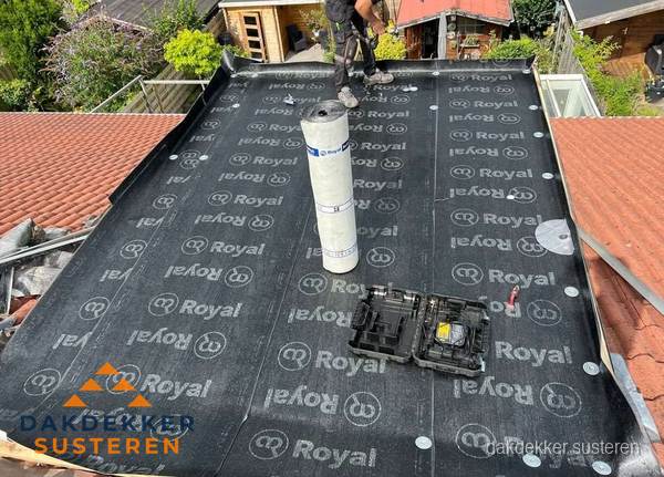 Dakrenovatie met Royal onderdak op plat dak in Susteren Dakrenovatie met Royal onderdak op plat dak in Susteren